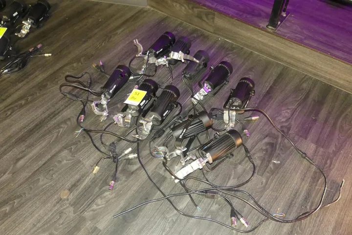 10x Showtec Moving Head Strahler Modell: Spectral 300 Q4